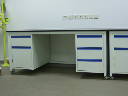 移動(dòng)操作臺(tái)